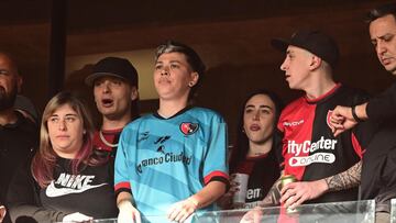 Vídeo: Peso Pluma y Nicki Nicole fueron juntos al partido de Newell’s