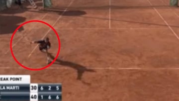 Spanish tennis player Vilella destroys racquet in fit of rage