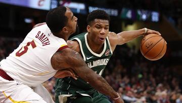 CLEVELAND, OH - NOVEMBER 07: Giannis Antetokounmpo #34 of the Milwaukee Bucks drives against JR Smith #5 of the Cleveland Cavaliers during the first half at Quicken Loans Arena on November 7, 2017 in Cleveland, Ohio. NOTE TO USER: User expressly acknowledges and agrees that, by downloading and or using this photograph, User is consenting to the terms and conditions of the Getty Images License Agreement. Gregory Shamus/Getty Images/AFP
== FOR NEWSPAPERS, INTERNET, TELCOS & TELEVISION USE ONLY ==