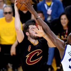 Durant está dominando la serie en los dos lados de la cancha