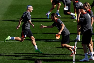 Antoine Griezmann y Koke durante el entrenamiento. 