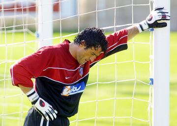 El guardameta jugó en el Atlético desde 1999 hasta el año 2002. En la primera campaña del club en Segunda División fue el portero titular, pero la llegada del Mono Burgos le cerró las puertas por completo. En la retina del aficionado siempre estará el error en la final de la Copa del Rey del año 2000, botando el balón antes de que Tamudo se lo arrebatase y marcase.