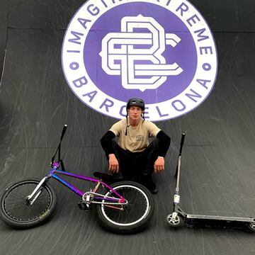 Por si ser el número 1 en una disciplina no era suficiente, Roomet Säälik compitió en 2020 en hasta 2 pruebas del Extreme Barcelona: Scooter Park y BMX. Este rider estonio viene a los Scooter World Championships de esta edición dispuesto a revalidar el título en la Ciudad Condal y a proclamarse campeón del mundo. Se le podrá ver en el Central Park en las semifinales dle domingo a las 10:45h y con toda probabilidad, en la final de las 15:50h. 