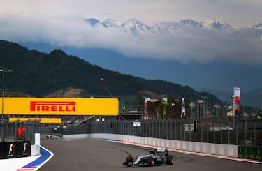 Roseberg on pole; more engine woes for Hamilton
