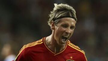 SR38 KIEV (UCRANIA), 01/07/2012.- El jugador de la selecci&oacute;n espa&ntilde;ola de f&uacute;tbol Fernando Torres, celebra su gol ante Italia durante la final de la Eurocopa 2012 que se celebra en el estadio Ol&iacute;mpico de Kiev, Ucrania, el 01 de julio de 2012. EFE/Srdjan Suki EL USO DE ESTA FOTOGRAF&Iacute;A SE DEBE ATENER A LAS RESTRICCIONES DE LA UEFA RECOGIDAS EN http://www.epa.eu/downloads/UEFA-EURO2012-TCS.pdf