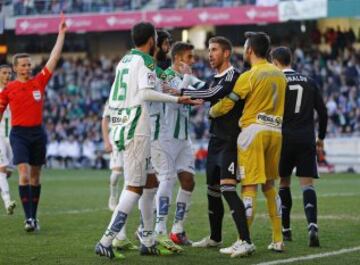 Cristiano Ronaldo acabó expulsado con tarjeta roja directa tras agredir al jugador del Córdoba, Edimar.