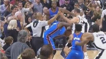 Acción entre Dion Waiters y Manu Ginóblil.