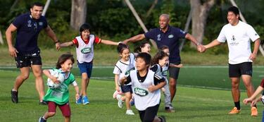 Las viejas glorias promocionan el rugby en Japón