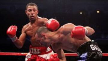  Kell Brook, con calz&oacute;n rojo.