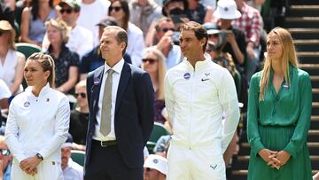 Simona Halep, Stefan Edberg, Rafa Nadal y Petra Kvitova, durante la ceremonia del centenario de la Pista Central de Wimbledon.