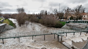 El cauce del río Manzanares, a 19 de marzo de 2025, en Madrid (España). El Ayuntamiento escaló ayer, 17 de marzo, a nivel 1 el Plan de Inundaciones de la capital por desembalses de los ríos Jarama y Manzanares. El Ayuntamiento de Madrid ha recomendado no acudir a las zonas no encauzadas del río Manzanares en la ciudad, desde Mingorrubio hasta el Puente de los Franceses, donde hay puntos balizados indicando que está prohibido el paso. Agentes de la Policía Municipal de Madrid mantienen la vigilancia y control de los cauces del Manzanares y Jarama, también con su equipo de drones.
19 MARZO 2025;RÍO;MANZANARES;ACUDIR;ZONAS;ENCAUZADAS;RÍO;AYUNTAMIENTO
Carlos Luján / Europa Press
19/03/2025