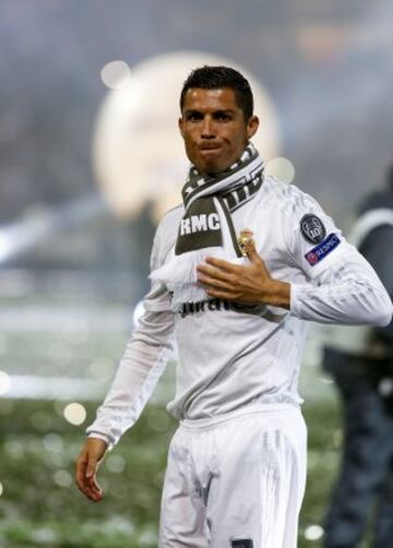  Fin de fiesta en el estadio Santiago Bernabéu con toda la afición.
