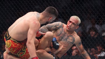Ilia Topuria noqueó en el primer asalto a Charles Oliveira en el UFC 317.