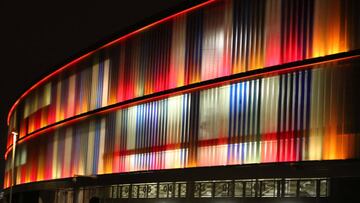 11/09/11 PARTIDO PRIMERA DIVISION
ESPANYOL - ATHLETIC DE BILBAO
ESTADIO CORNELLA EL PRAT EXTERIORES FACHADA DE NOCHE AFICIONADOS SEGUIDORES AMBIENTE LUCES ILUMINACION