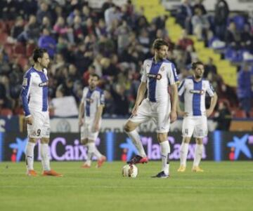 2-2. Sergio García y Stuani tras el gol del empate Víctor Casadesús.