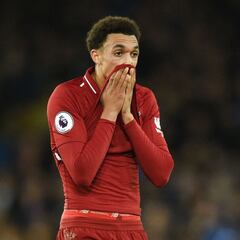 Alexander Arnold sufre un accidente de tráfico por culpa de Babet