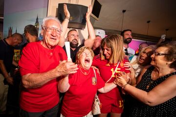 Familiares, amigos y vecinos de Eva Navarro en Yecla, Murcia. 

