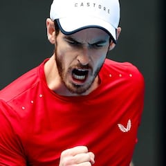 Andy Murray avanza tras un duelo de tres horas en Pekín