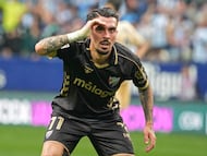 Él se lo guisó y él se lo comió. Golazo de Joaquín Muñoz, para poner tierra de por medio con Las Palmas, tras jugadón propio. Una acción individual que terminó con un perfecto remate desde fuera del área. Directo a las mallas.