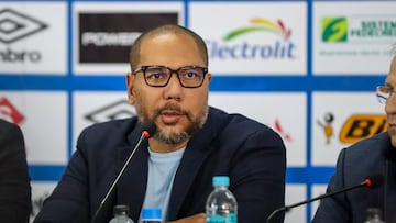 ¿FIFA podría suspender a El Salvador por la presentación de ‘Bolillo’ Gómez?