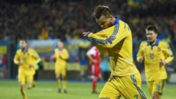 Yarmolenko celebra uno de sus goles.