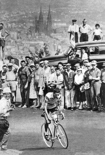 Federico Mart¨ªn Bahamontes gana en 1959 el Tour de Francia (m¨¢s una etapa en el Puy de Dome y la clasificaci¨®n de monta?a), adem¨¢s, dos etapas de la Vuelta a Suiza, la subida a Arrate, una etapa de la Vuelta a Espa?a y el Campeonato de Espa?a de Monta?a entre otras.