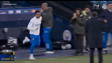 Vean porque no tiene desperdicio: la reacción viral de Arbeloa cuando ve entrar tarde a Mbappé al Etihad