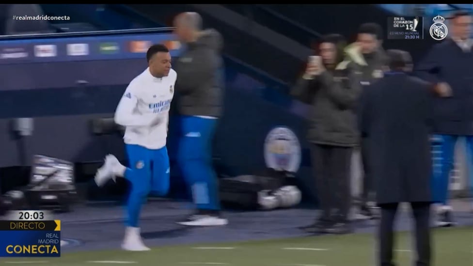 Vean porque no tiene desperdicio: la reacción viral de Arbeloa cuando ve entrar tarde a Mbappé al Etihad