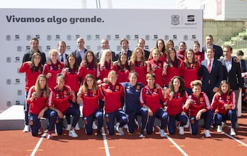 Las seleccionadas de España reciben de regalo un auto