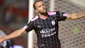 Emanuel Villa anotó el segundo gol de Gallos Blancos sobre Xolos.