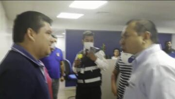 El héroe del pueblo: alcalde encara a empresario que obligó a ir a sus trabajadores