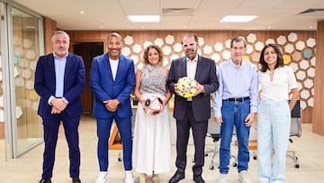 Pablo Vilches, CEO de Liga F; Mauro Silva, vicepresidente FPF; Beatriz Álvarez, presidenta de Liga F; Reinaldo Cardeiro, presidente de FP; y Kin Saito, directora de fútbol femenino FPF.