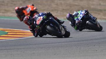 Fabio Quartararo conduce su Yamaha intentando subir posiciones.