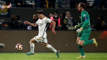 Brahim deja atrás a Oblak en carrera para marcar el gol definitivo que cerró el marcador (5-3) en la eliminatoria de la Supercopa de España entre el Real Madrid y el Atlético.