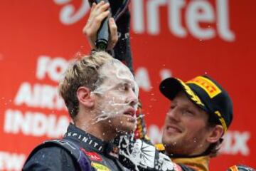 Sebastian Vettel celebrando su décima victoria de la temporada y su cuarto campeonato consecutivo.