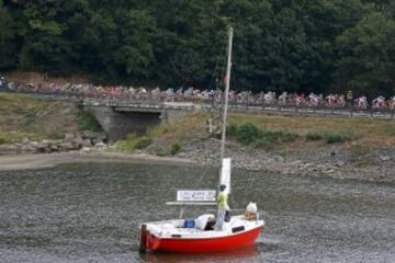 Cycling fans in a sailboat greet the pack as it rides during the 178.5-km (110.9 miles) 14th stage of the 102nd Tour de France cycling race from Rodez to Mende, France, July 18, 2015. REUTERS/Eric Gaillard