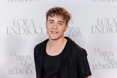 El cantante Carlos Marco durante el photocall previo al concierto Lola Índigo en el Estadio Riyadh Air Metropolitano.