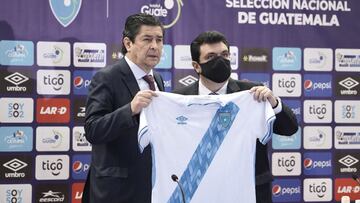 Luis Fernando Tena fue presentado como nuevo director técnico de la Selección de Guatemala que buscará su boleto para la Copa del Mundo de 2026.