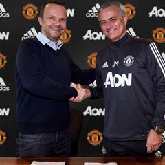 Mourinho renovó hasta 2020 con el United de Alexis Sánchez
