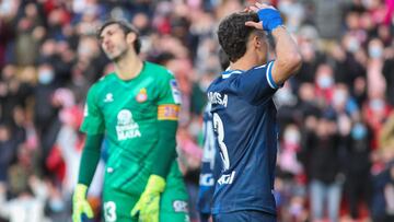 Diego Lopez and Adria Pedrosa of Espanyol lamenting during La liga football match played between Rayo Vallecano and RCD Espanyol at Vallecas stadium on December 5, 2021, in Madrid, Spain.
 AFP7 
 05/12/2021 ONLY FOR USE IN SPAIN