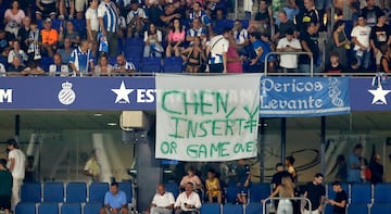 Una pancarta sugerente hacia Chen Yansheng en Cornellà-El Prat.