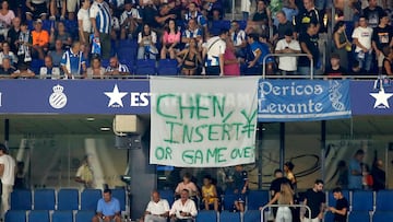 Pancarta contra Chen.
