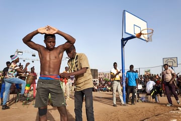 Fotografías de la lucha tradicional de Mali durante el festival de Bamako en las orillas del río Níger.