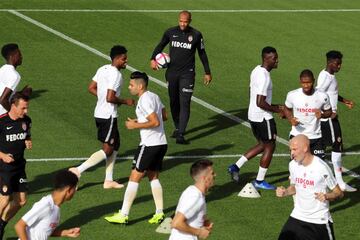 El delantero colombiano Radamel Falcao regresó a Mónaco y realizó su primer entrenamiento con el equipo, bajo el mando del nuevo técnico Thierry Henry.