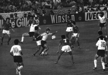 La final de finales. No hay mayor honor futbolístico para un país que celebrar un Mundial. En España 1982 el Santiago Bernabéu acogió la final entre Italia y Alemania. La 'azzurra' ganó su tercer Mundial.