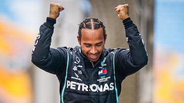 HAMILTON Lewis (gbr), Mercedes AMG F1 GP W11 Hybrid EQ Power+, portrait parc fermé celebrating being World Champion for the 7th time during the Formula 1 DHL Turkish Grand Prix 2020, from November 13 to 15, 2020 on the Intercity Istanbul Park, in Tuzla, n
