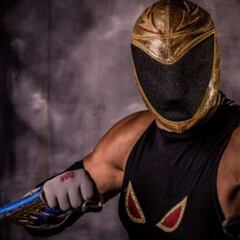 Tinieblas Jr. nos enseña a hacer un cubrebocas casero