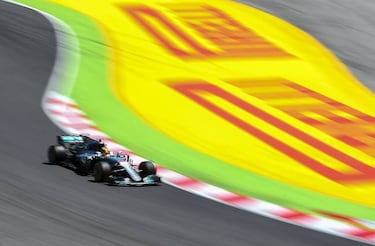 Lewis Hamilton edges Vettel to take pole in Barcelona
