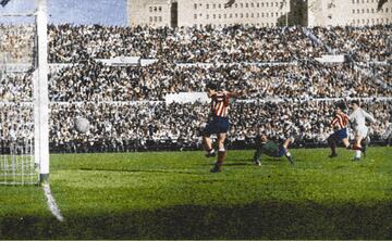  El premio gordo era poder jugar la final de la Copa de Europa de la campaña 1958-59, pero tuvieron que ir a Zaragoza para dirimirlo. ¿El motivo? El Madrid había ganado su enfrentamiento a los rojiblancos en el Bernabéu (2-1), y los atléticos les habían devuelto la moneda en el Stadium Metropolitano. Los vecinos (y rivales) se vieron las caras por primera vez en la máxima competición continental en la temporada 1958-59. Los blancos, como vigentes campeones del torneo. Los atléticos, al haber ganado la Liga 1957-58. Pero no fue hasta las semifinales del torneo cuando sus caminos se cruzaron. Tras ganar cada uno en su estadio, La Romareda, sería el escenario dónde uno de los dos alcanzaría la final de Stuttgart. Ganó el Madrid gracias a un gol de Puskas, que inclinó la balanza hacia el pase blanco con un disparo de los suyos. Previamente Collar había igualado un tanto inicial de Di Stéfano. El Madrid proseguía su aventura europea…