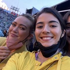 Hilary Duff fue captada en el concierto de The Killers en CDMX